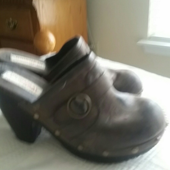 Shoes - Picture 2 of 3